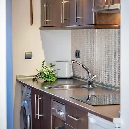Apartment Carreteria - Design & Comfort - Prime Area